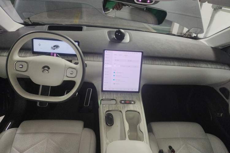 Used Nio ET7 2024 75 kWh Executive Edition Center Console
