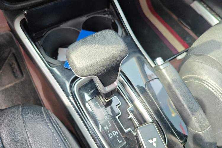 Used Mitsubishi Outlander 2018 2.0L Two-Wheel Drive Glory Edition 5 Seats