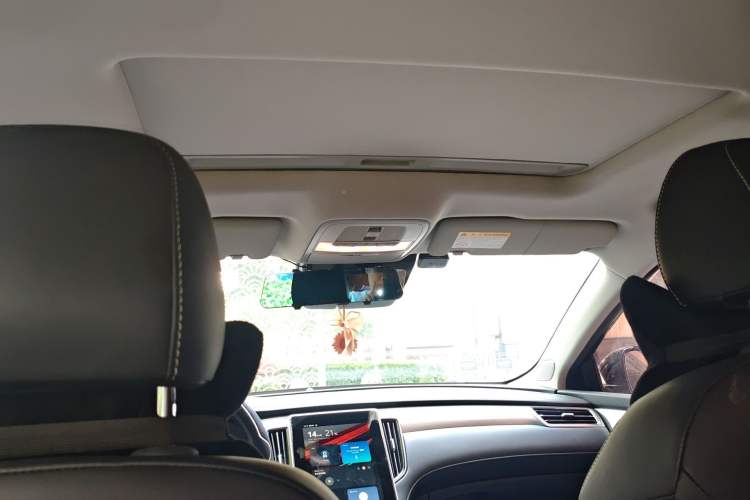 Used Roewe i6 MAX 2020 300TGI Automatic "Swell Cool Smart Drive" Edition Headliner