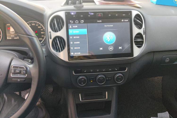 Used Volkswagen Tiguan 2015 1.8TSI Automatic Two-Wheel Drive Luxury Model Audio And AC Panel