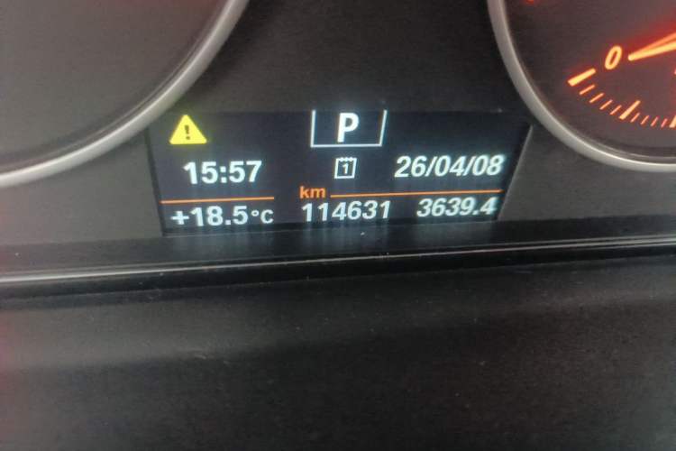 Used BMW 3 Series 2015 320i Luxury Line Stylish Edition Odometer Close Up