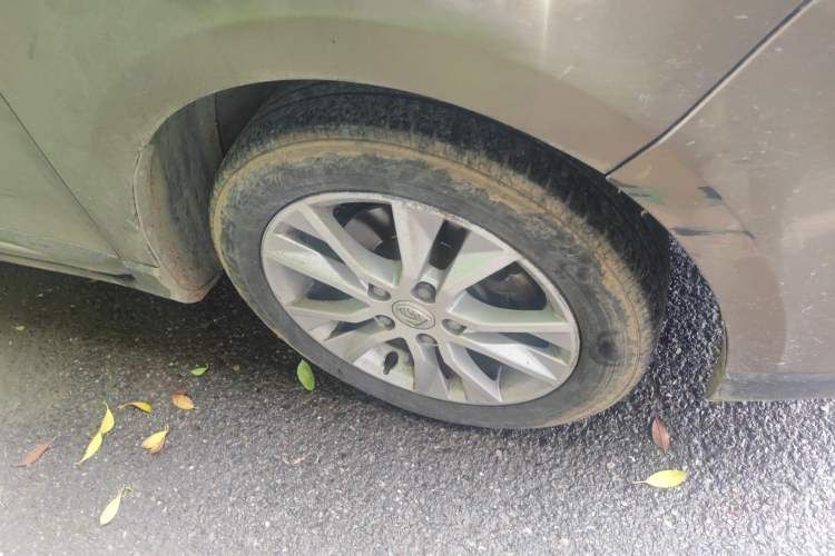 Used Baojun 730 2016 1.5L Manual Comfort Version 7 Seats China V Emission Standard Right Front Wheel Hub