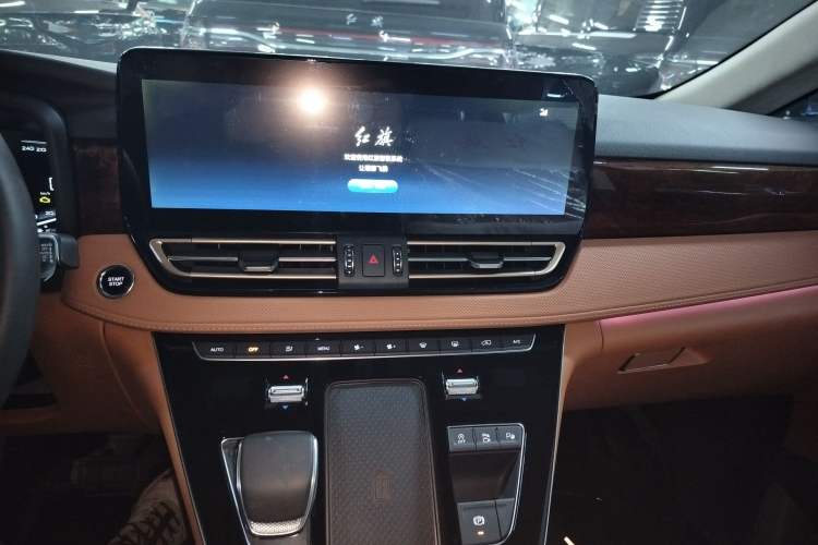 Used Hongqi HQ9 2023 2.0T Smart Connect Flagship Edition Audio And AC Panel