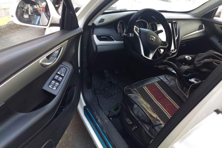 Used Zotye SR7 2016 1.5T Manual Cube Heart Edition China IV Standard
