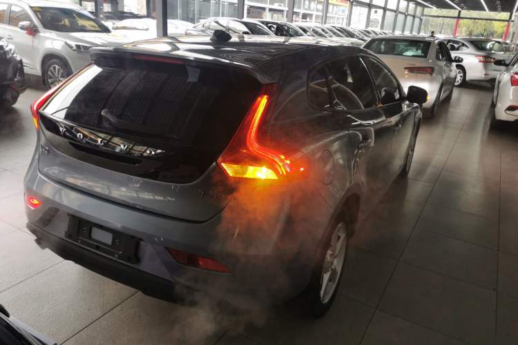 Used Volvo V40 2018 T3 Smart Edition