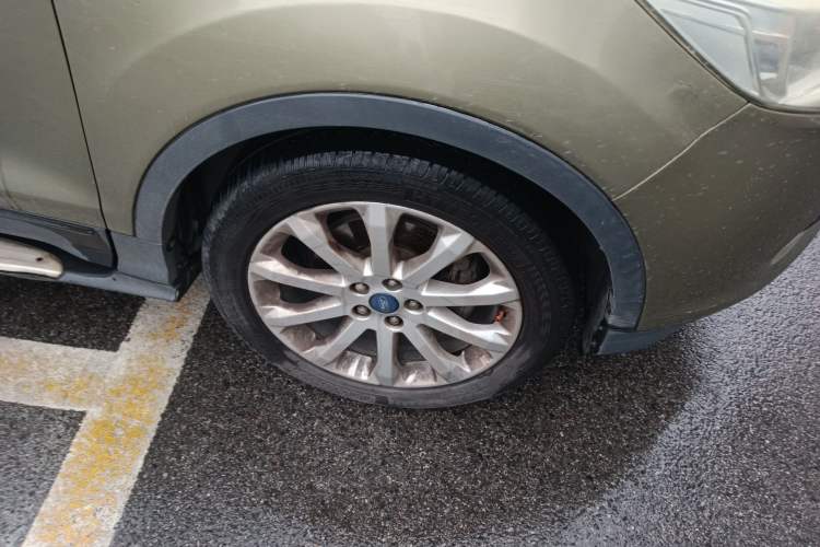 Used Ford Kuga 2013 1.6L GTDi Two-Wheel-Drive Comfort Model Right Front Wheel Hub