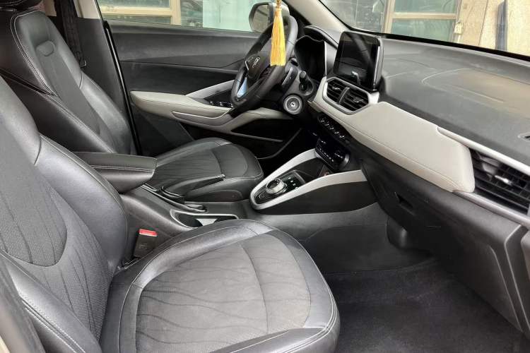 Used Baojun 510 2017 1.5L Automatic Fashion Model
