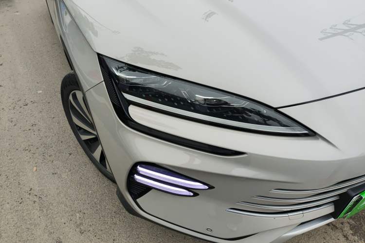 Used BYD Song PLUS New Energy 2023 Champion Edition DM-i 110KM Flagship PLUS Right Front Headlight