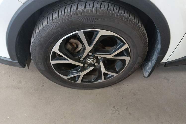 Used Toyota C-HR 2018 2.0L Leading with Sunroof China VI Standard
