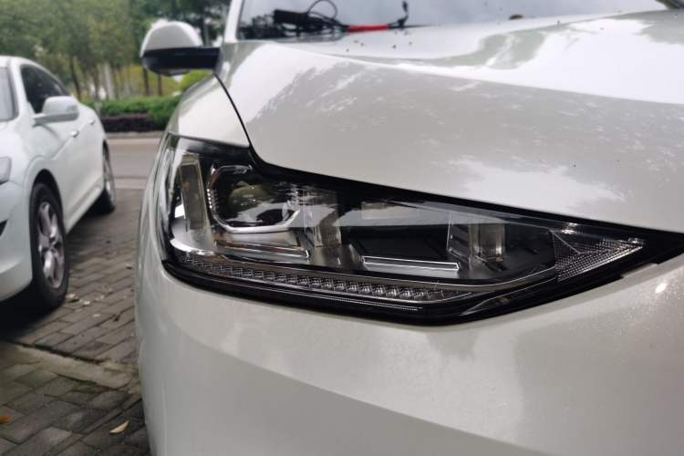 Used Wey VV6 2019 2.0T Two-Wheel-Drive Ultra-Luxury Version China VI Standard Right Front Headlight