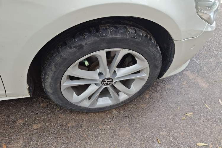 Used Volkswagen FAW-Volkswagen CC 2011 2.0 TSI Luxury Edition Right Front Wheel Hub