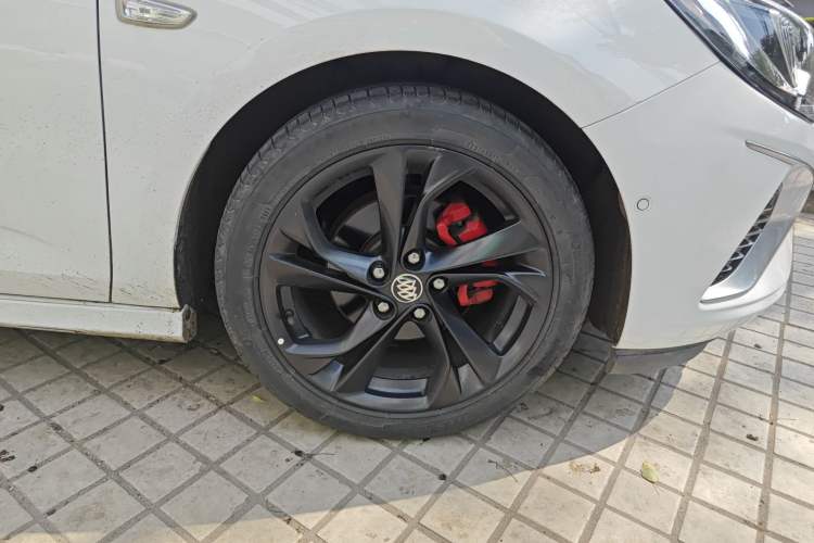 Used Buick Verano 2018 Hatchback GS 20T Dual-Clutch Luxury Model Right Front Wheel Hub