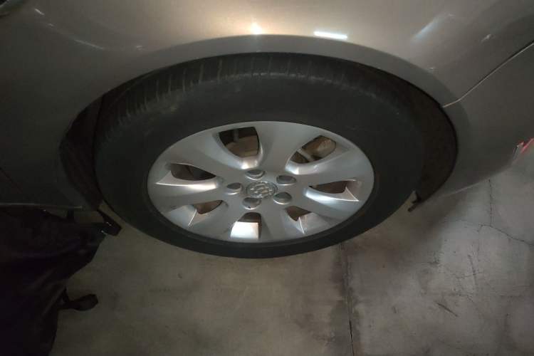 Used Buick Regal 2015 1.6T Leading Technology Model Right Front Wheel Hub