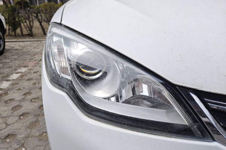 Used Roewe 360 2015 1.5L Manual Luxury Edition Right Front Headlight