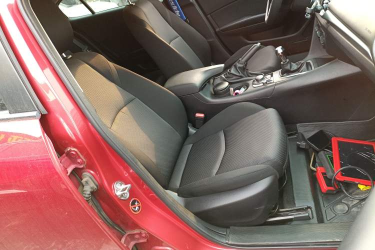 Used Mazda Mazda 3 Axela 2017 Hatchback 1.5L Manual Comfort Edition China V