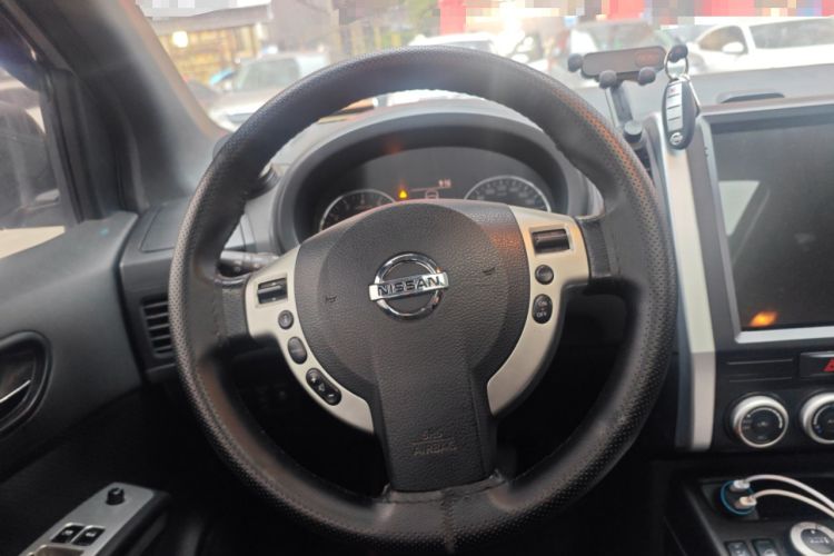 Used Nissan X-Trail 2012 2.5L CVT Luxury Edition 4WD Steering Wheel