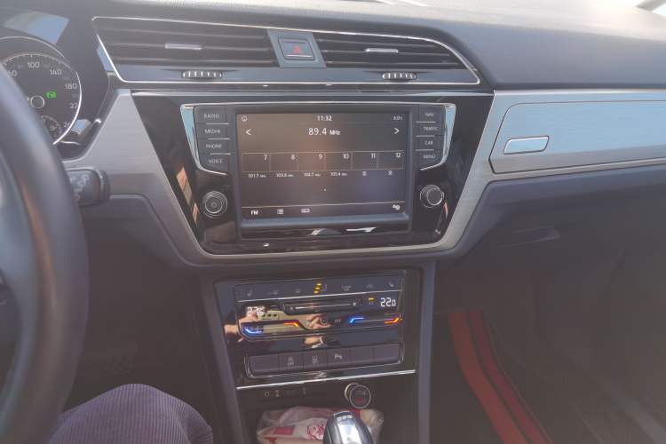 Used Volkswagen Touran 2021 Tiguan L 280TSI DSG Boundary Edition 6-Seater Audio And AC Panel