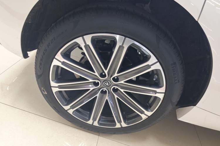 Used CHANGAN UNI-K 2021 2.0T All-Wheel Drive Prestige Version Right Rear Wheel Hub