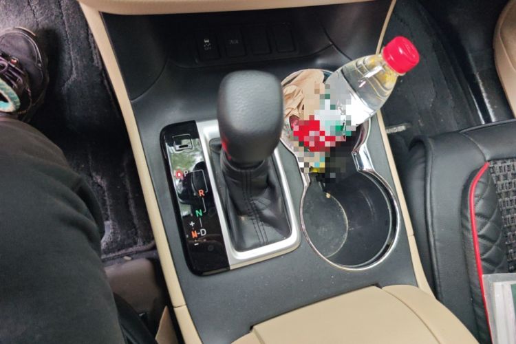 Used Toyota Highlander 2018 2.0T Two-Wheel Drive Elite Edition 7 Seats Emission Standard China V Gear Lever