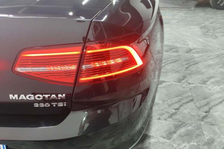 Used Volkswagen Magotan 2019 330TSI DSG Luxury Version China VI Standard Right Rear Taillight