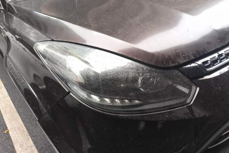 Used JMC Yusheng S350 2017 2.0T Automatic 2WD Diesel Luxury Version with Sunroof 5 Seats Right Front Headlight