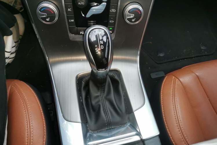 Used Volvo V60 2016 T5 Zhiya Edition Gear Lever