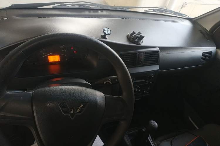 Used Wuling Rongguang Small Truck 2023 1.5L Single-Row LAR