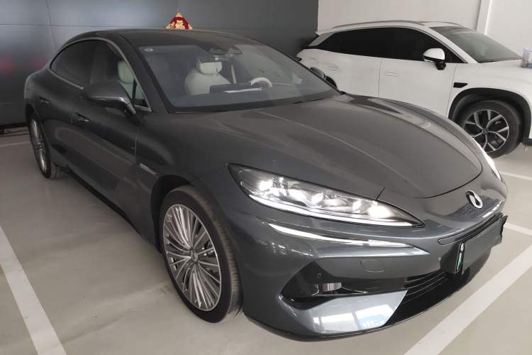 Used Denza Z9 2024 1100 km All-Wheel-Drive Ultra Version