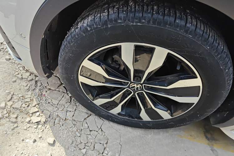 Used Volkswagen Tiguan L 2022 330TSI Automatic Two-Wheel Drive R-Line Enhanced Edition Left Front Wheel Hub