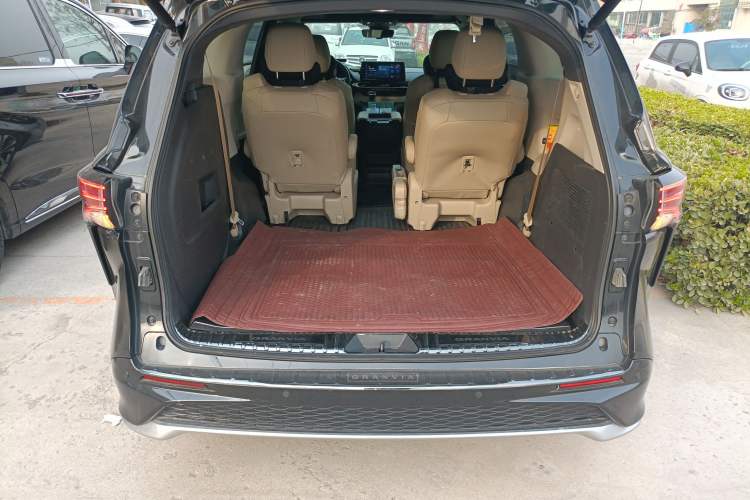 Used Toyota Granvia 2022 2.5L Hybrid Prestige Edition