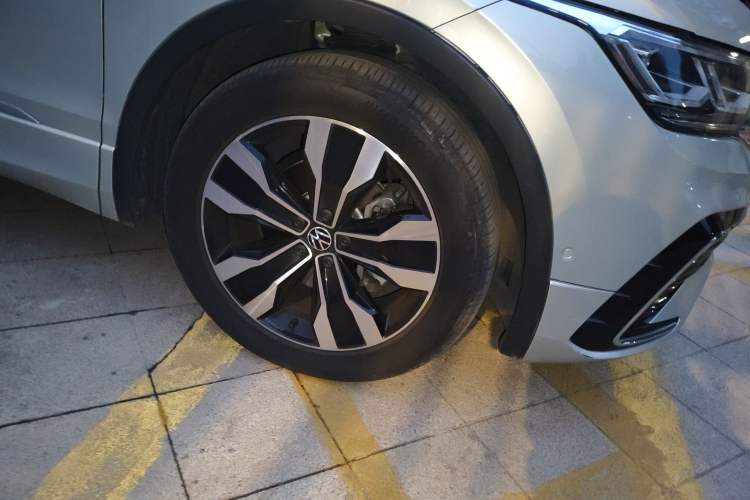 Used Volkswagen Tiguan L 2023 330TSI Automatic Two-Wheel Drive R-Line Flagship Edition Exterior 1