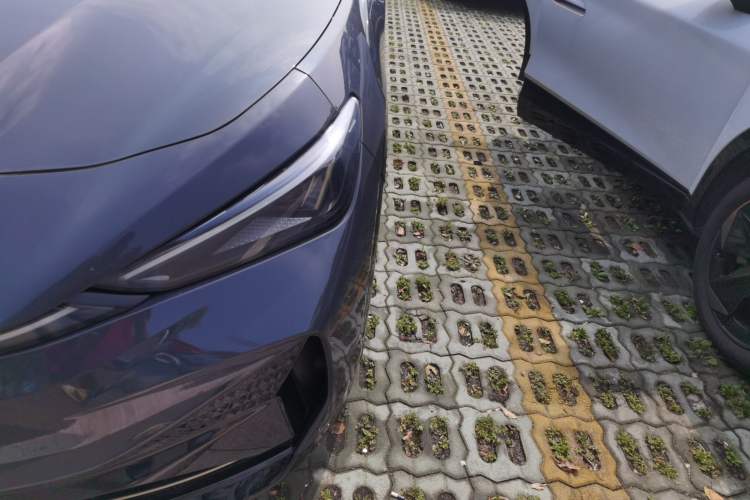 Used Volkswagen ID.UNYX 2024 Pro Long-Range Version