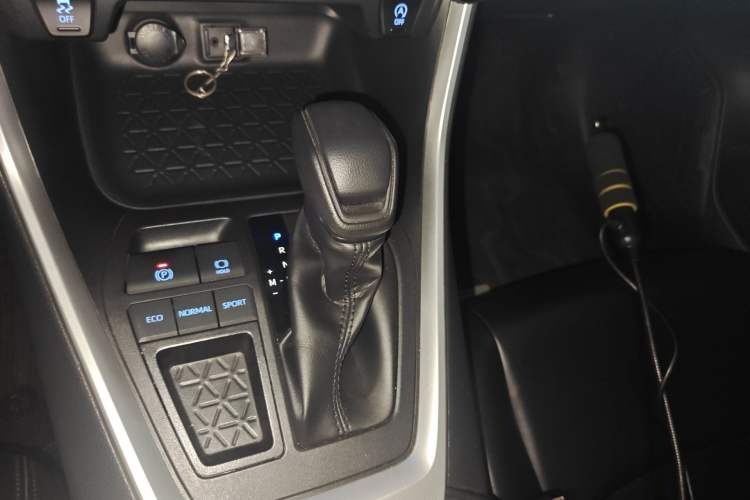 Used Toyota RAV4 2020 2.0L CVT Two-Wheel Drive Fashion Edition Gear Lever