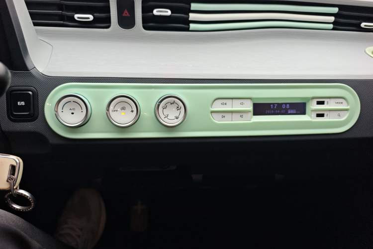 Used Wuling Hongguang MINIEV 2021 Macaron Premium Model – Lithium Iron Phosphate