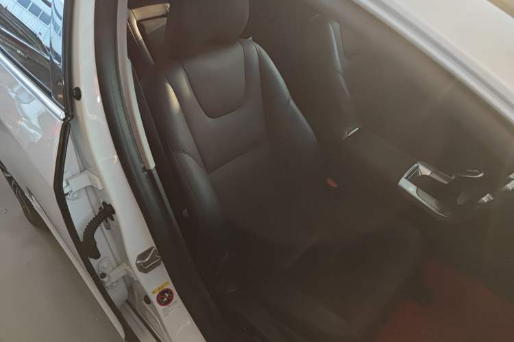 Used Volvo S60 2018 S60L T4 Smart & Ambitious Edition
