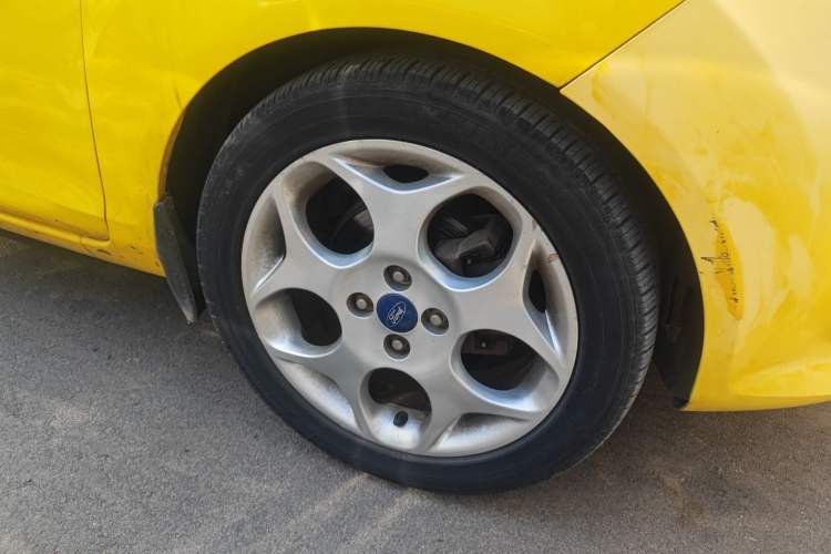 Used Ford Fiesta 2011 Hatchback 1.5L Automatic Sport Model Right Front Wheel Hub