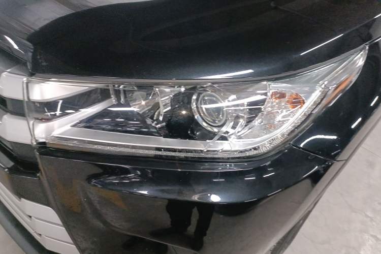 Used Toyota Highlander 2018 2.0T Four-Wheel Drive Luxury Version 7 Seats China VI Standard