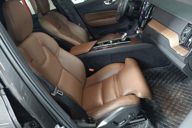 Used Volvo XC60 2023 B5 4x4 Smart Luxury Edition Right Front Seat