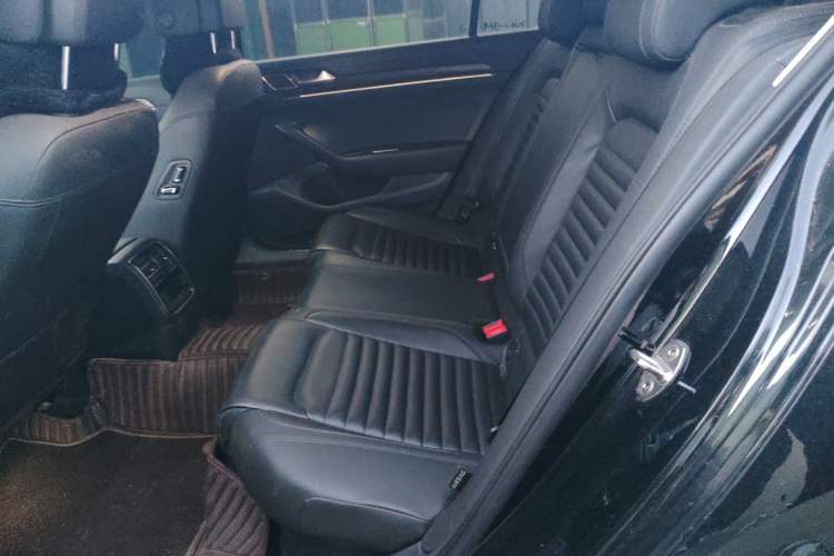 Used Volkswagen Magotan 2019 330TSI DSG Luxury Version China VI Standard Left Rear Seat