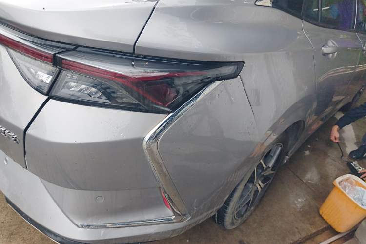 Used Dongfeng Aeolus Yixuan 2021 230T Automatic Chasing Shadow Edition Right Rear Taillight