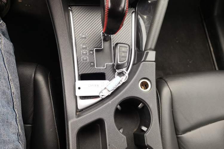 Used Dongfeng Aeolus AX7 2015 2.0L Automatic Zhiyi Trim
