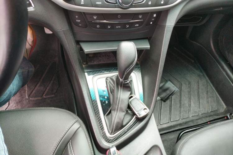 Used Buick GT 2017 15N Automatic Deluxe Edition Gear Lever