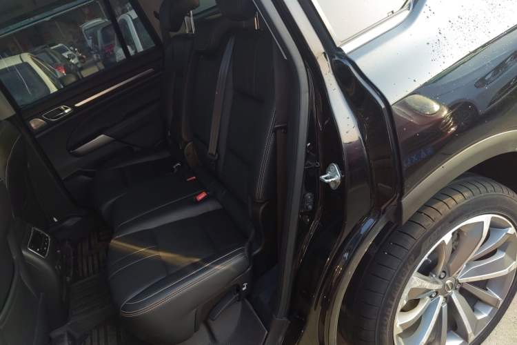 Used GAC Trumpchi GS8 2021 390T Two-Wheel Drive Luxury Smart Connect & Drive Edition (7 Seats) Left Rear Seat