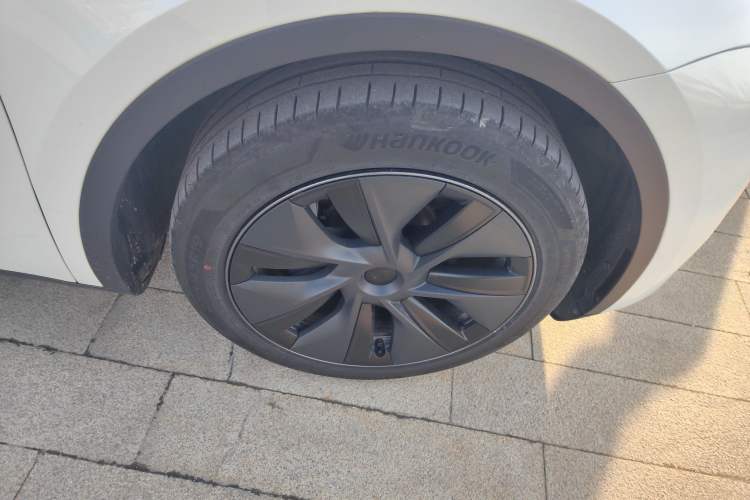 Used Tesla Model Y 2024 Long-Range All-Wheel-Drive Version