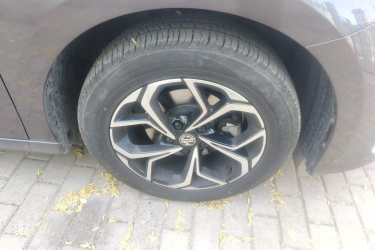 Used MG 5 2023 180 DVVT Manual Fashion Edition Right Front Wheel Hub