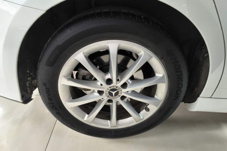 Used Mercedes-Benz A-Class 2022 Restyled A 200 L Sport Sedan Fashion Version Right Rear Wheel Hub