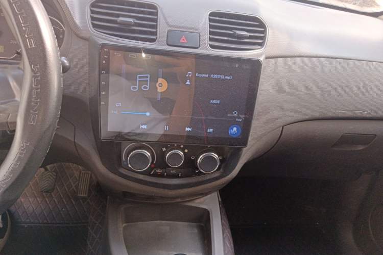 Used Wuling Hongguang 2018 1.5L Classic S Base Model Audio And AC Panel