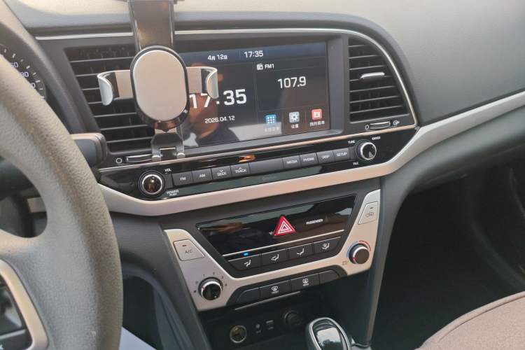 Used Hyundai Elantra (6th Generation / Lingdong) 2016 1.6L Automatic ZhiXuan – Elite Version Audio And AC Panel