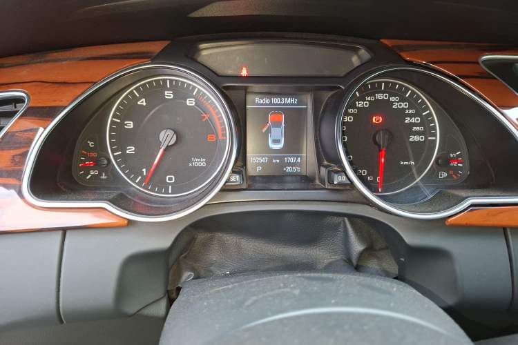 Used Audi A5 2010 2.0TFSI Cabriolet Odometer Close Up