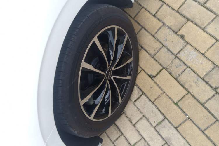 Used Roewe D7 2025 DMH 125km World Champion Edition Left Front Wheel Hub